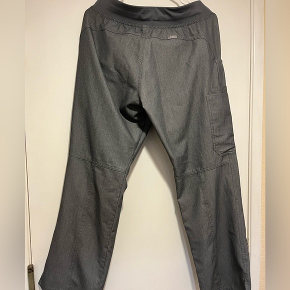 Figs scrub pants in grey - Picture 3 of 4